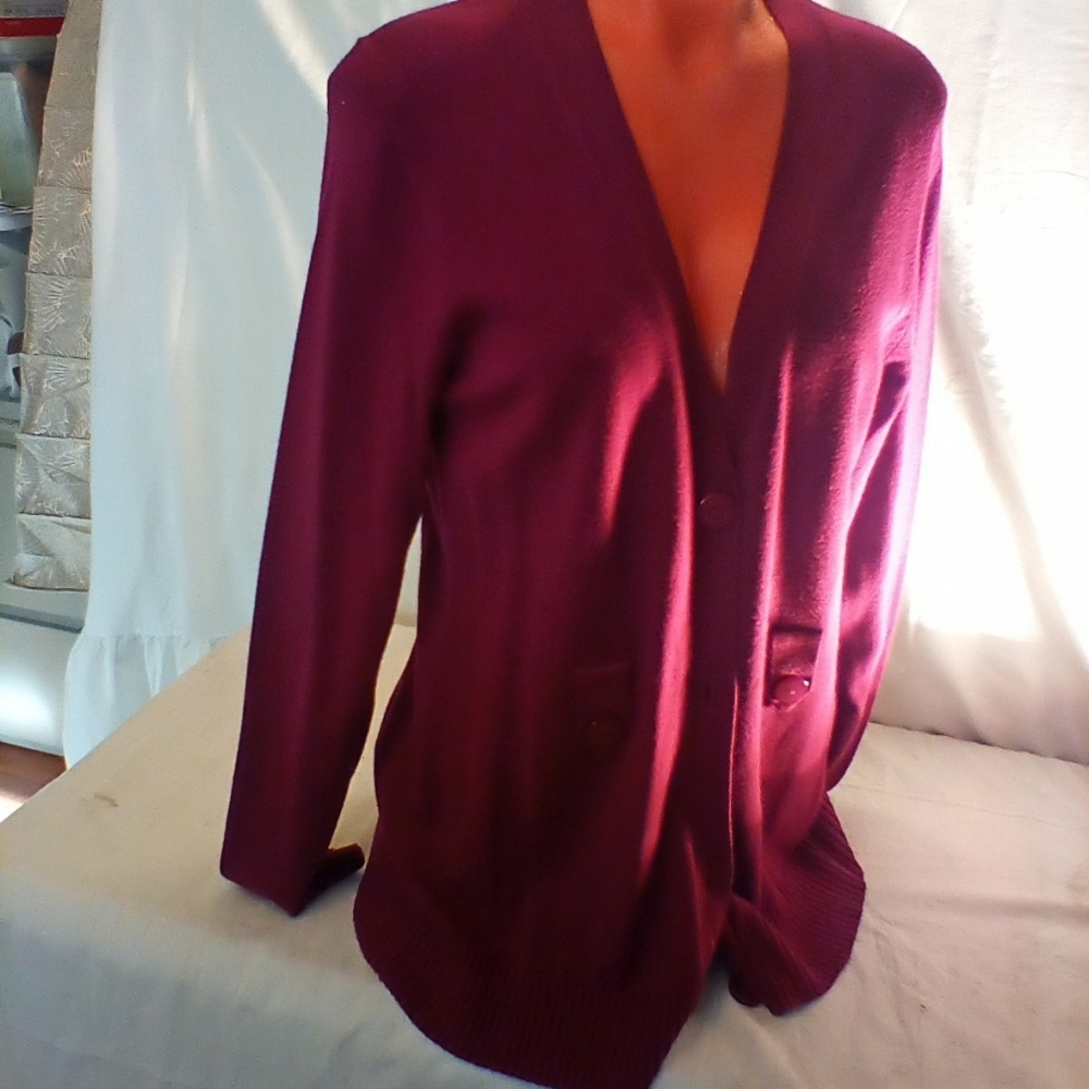 Woman's sweater - Picture 2 of 2
